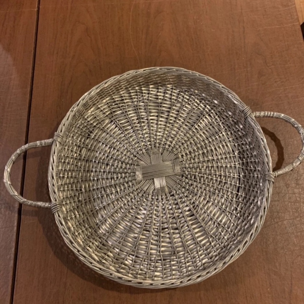 Large Thick Woven Metal Wire Round  Bread  Basket Handles Tray 14.5" Diameter